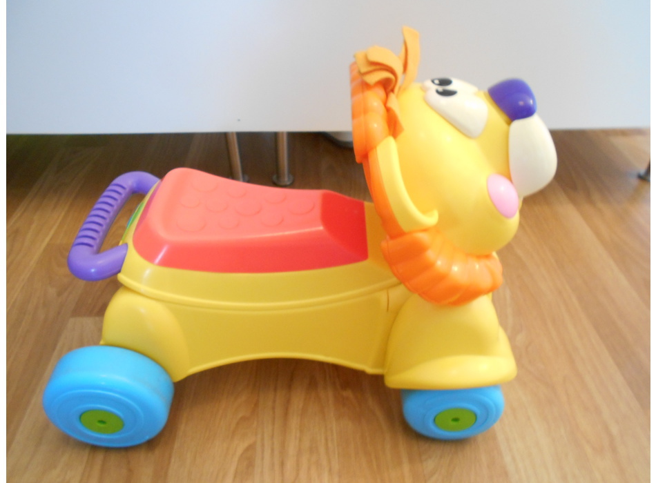 Trotteur lion fisher price new arrivals