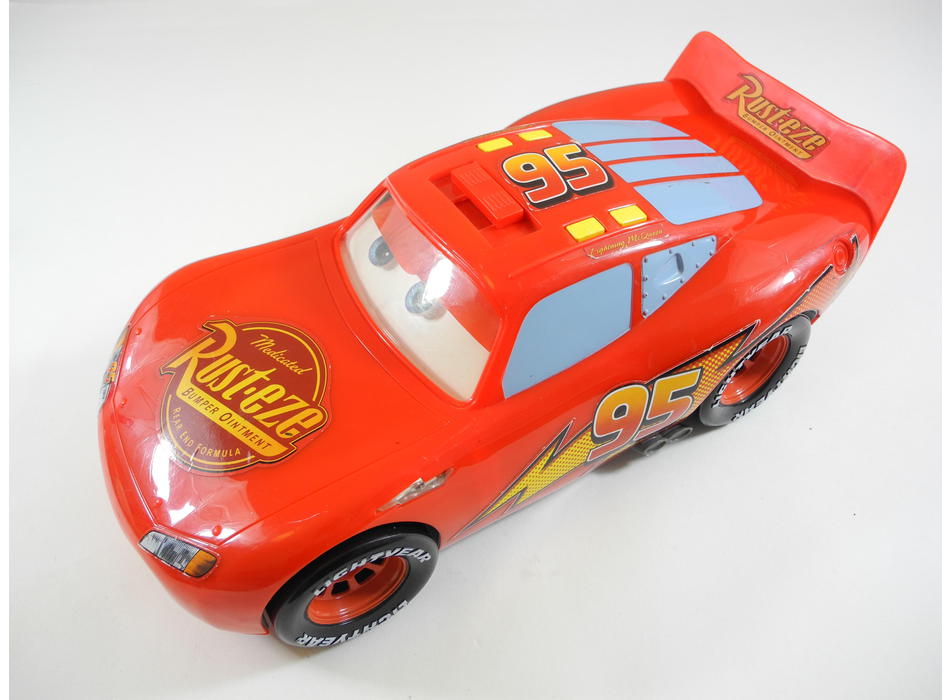 Doudou Cars Mac Queen voiture rouge